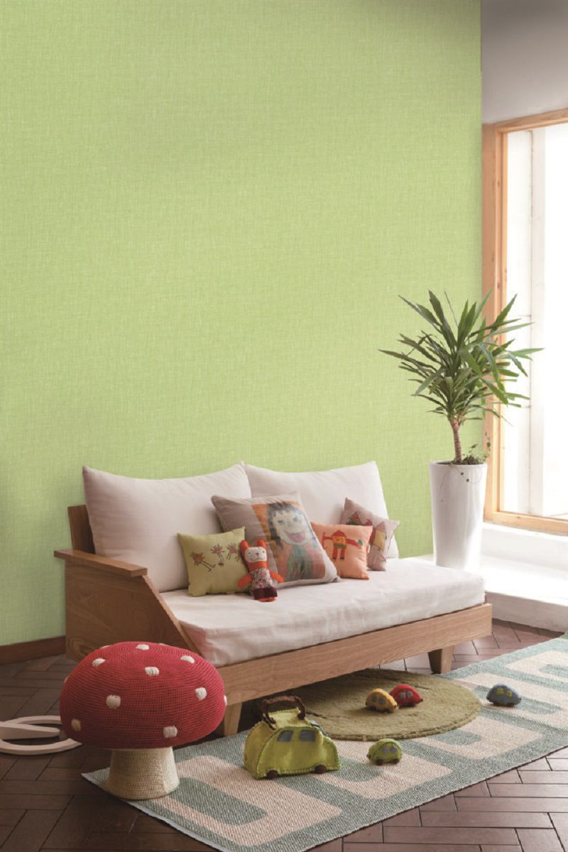 Giấy dán tường màu xanh lá trang trí phòng khách